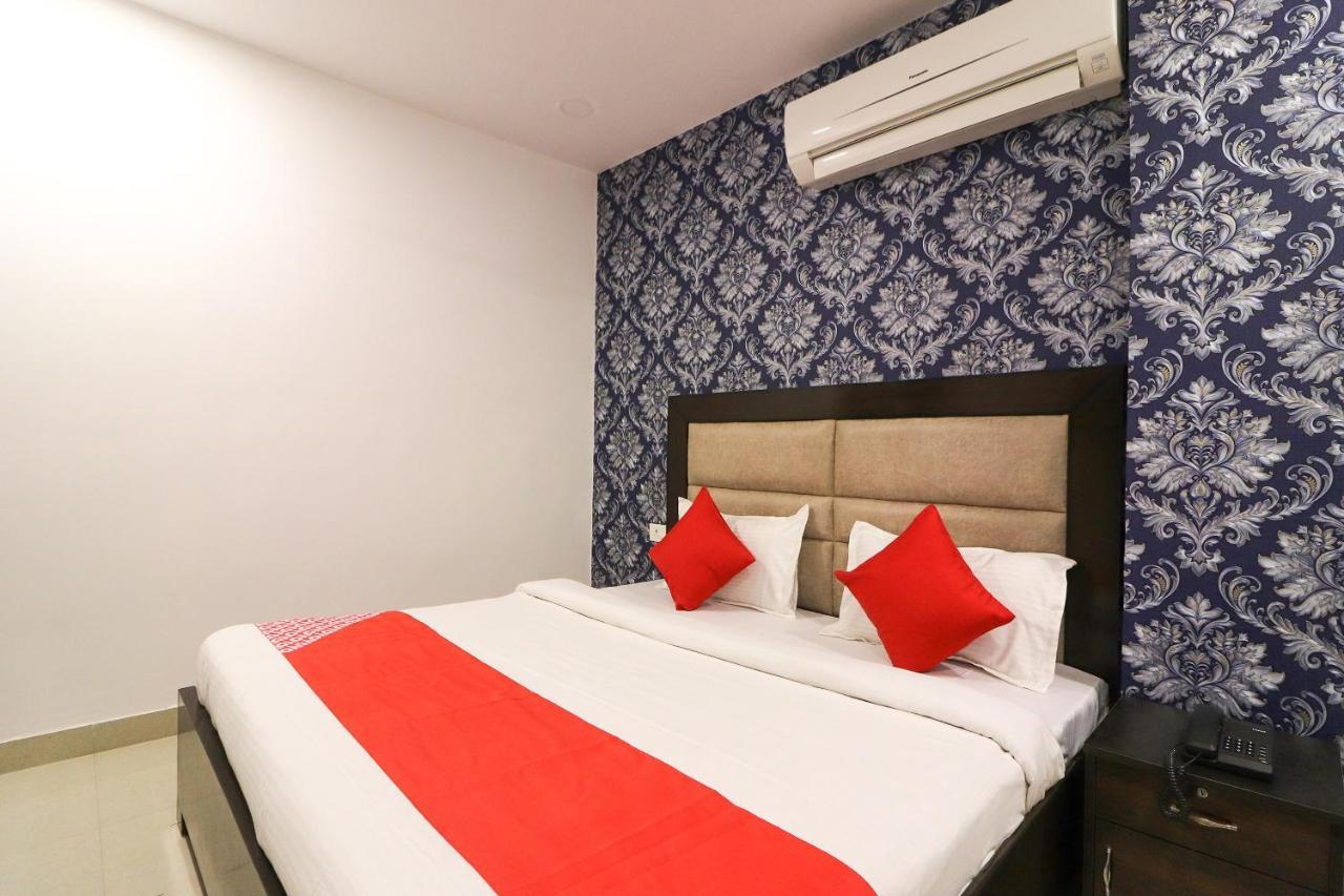 Oyo 63841 White Orchid Otel Indraprastha Dış mekan fotoğraf