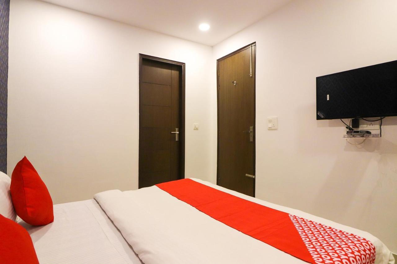 Oyo 63841 White Orchid Otel Indraprastha Dış mekan fotoğraf
